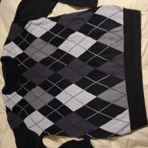 Black and Gray sweater - Picture 3 of 12